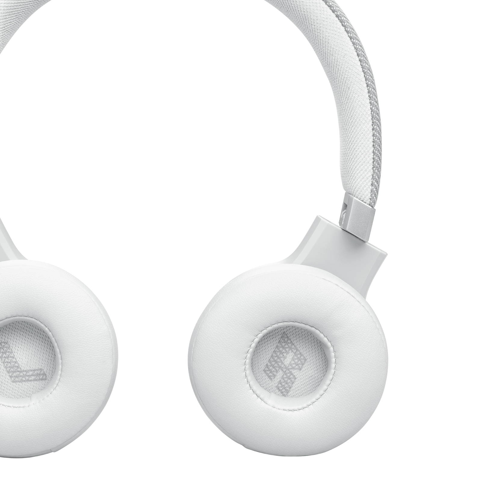JBL Live 670NC - White - Wireless On-Ear Headphones with True Adaptive Noise Cancelling - Detailshot 3